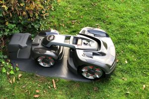Ремонт газонокосарок-роботів фото