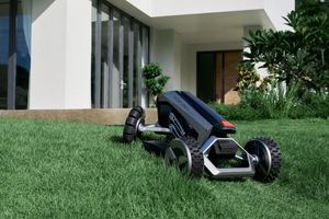 Футуристичний робот-газонокосарка Blade на вашому газоні! фото