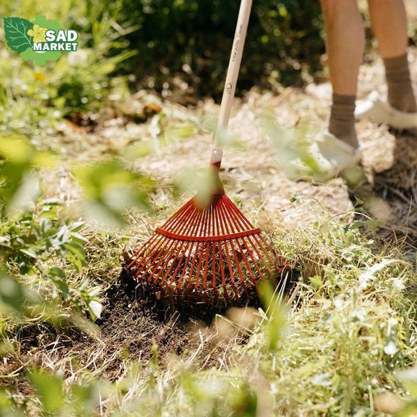 Грабли стальные веерные с ручкой Fiskars Classic 1001586 фото