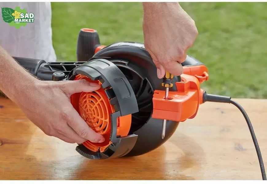 Пилосос-повітродувка садовий електричний BLACK+DECKER BEBLV 301 BEBLV301 фото