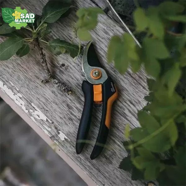 Секатор площинний Fiskars Solid&trade; P321 (1057162) 1057162 фото