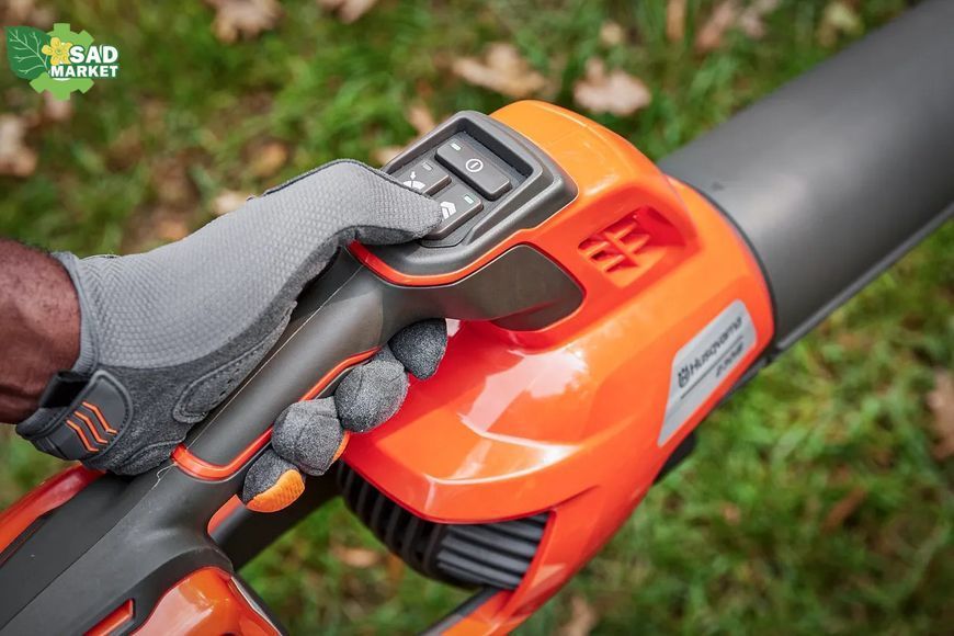 Ручной аккумуляторный воздуходув Husqvarna 230iB KIT (АКБ+ЗП) 9707444-02 фото