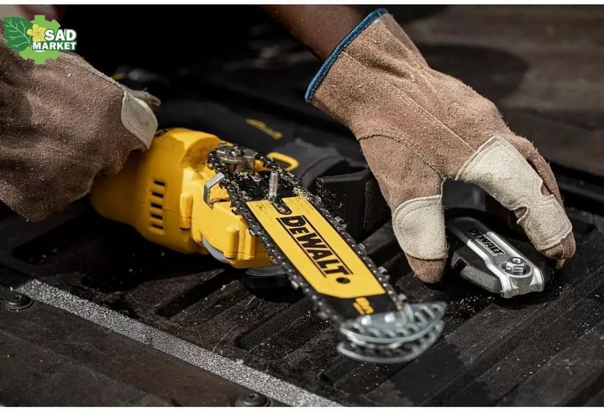 Гілкоріз акумуляторний (міні-пила) DeWALT DCMPS520P1 DCMPS520N фото