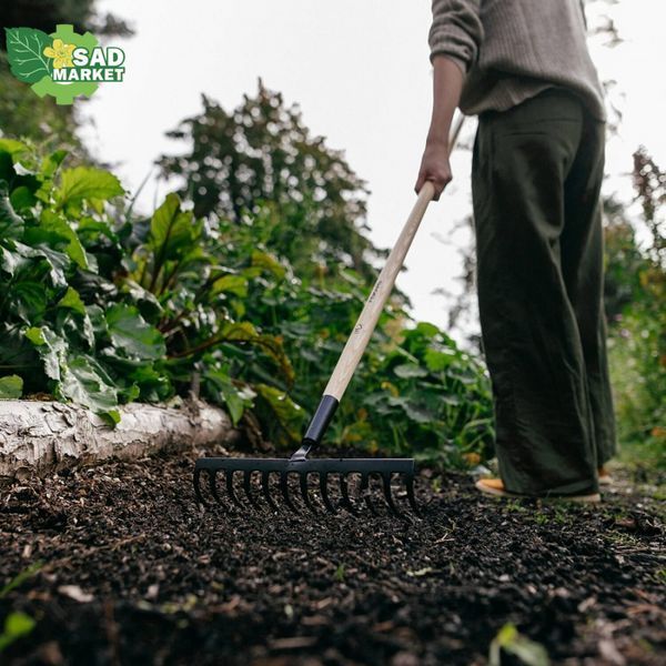 Грабли стальные с ручкой для грунта Fiskars Solid, 12 зубцов 1014811 фото