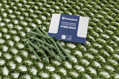 Искусственная трава к газонокосилкам-роботам Husqvarna 1х1м, 16 зеленых колышков 5988960-01 фото