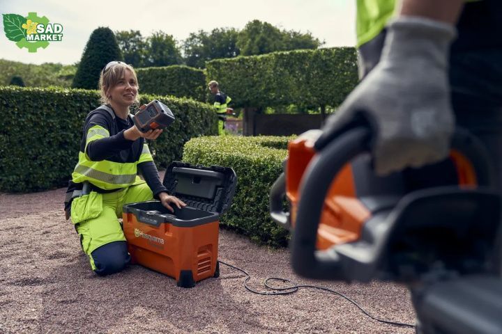 Зарядний пристрій Husqvarna 40-C1000x4 9707048-01 фото