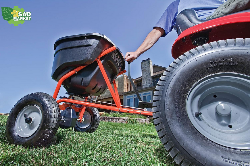 Сеялка-разбрасыватель удобрений Agri-Fab 59 кг к садовым тракторам и райдерам 450463 фото