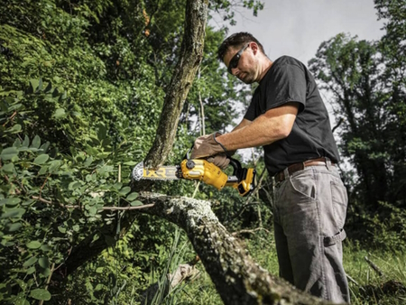 DeWALT DCMPS520P1 в роботі