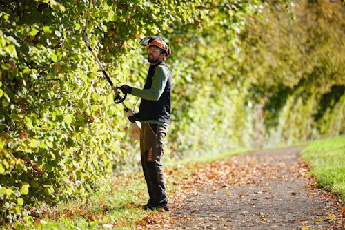 STIHL KMA 120 R в работе